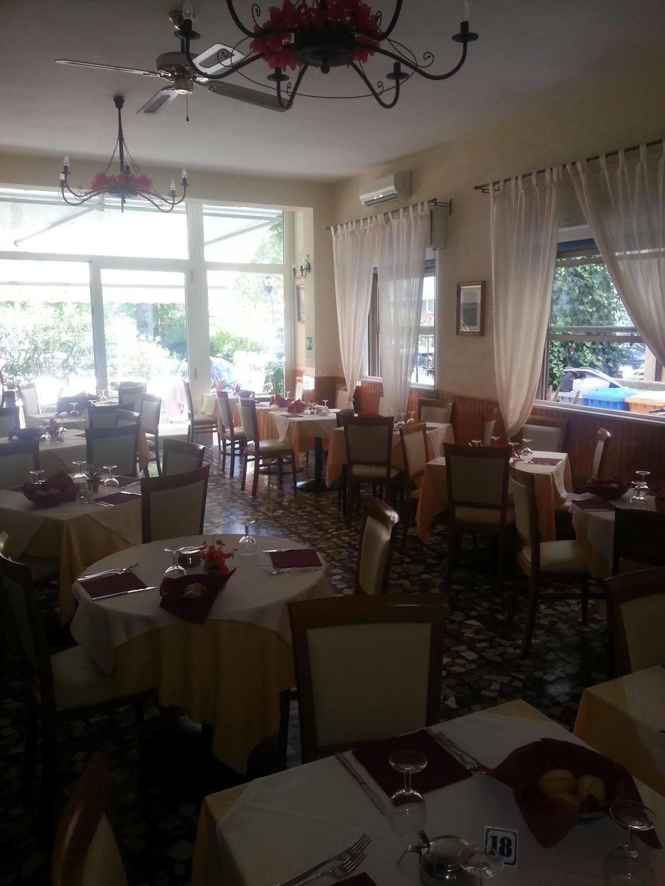 Mehari Rimini - Family Hotel ภายนอก รูปภาพ